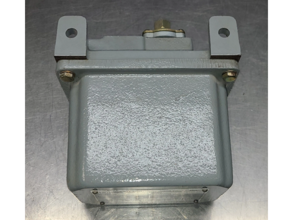 cong-tac-ap-suat-square-d-9012-gar-4