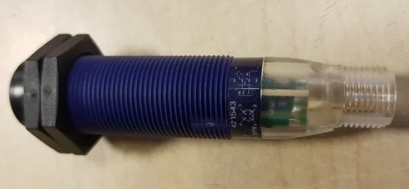 cam-bien-sieu-am-schneider-xx518a3nam12