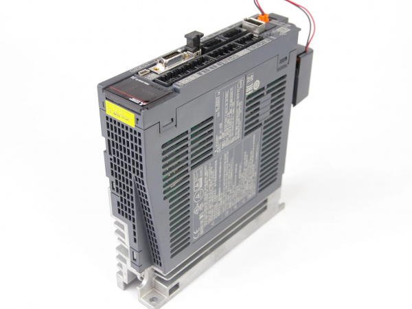 bo-dieu-khien-servo-mitsubishi-mr-j4-40b